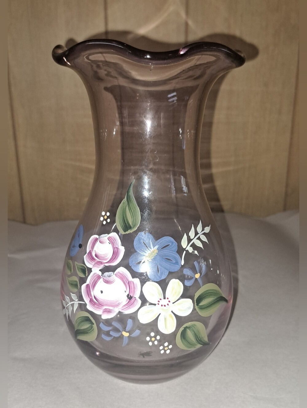 Gorgeous Vtg Fenton Hand Painted Floral Vase Amethyst Light Purple Ruffled Edge